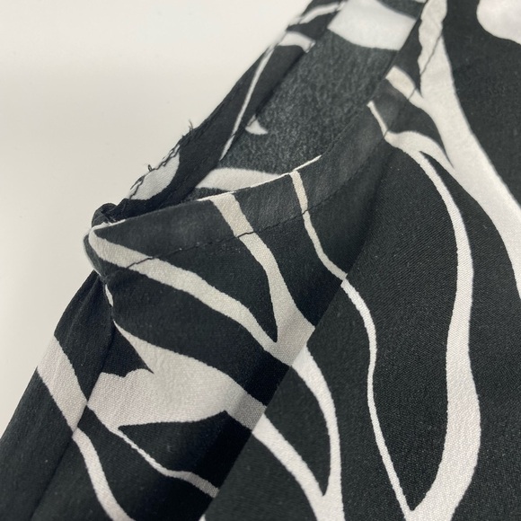 Women’s Banana Republic black and white pattern button down tank top Size XS - Picture 4 of 7